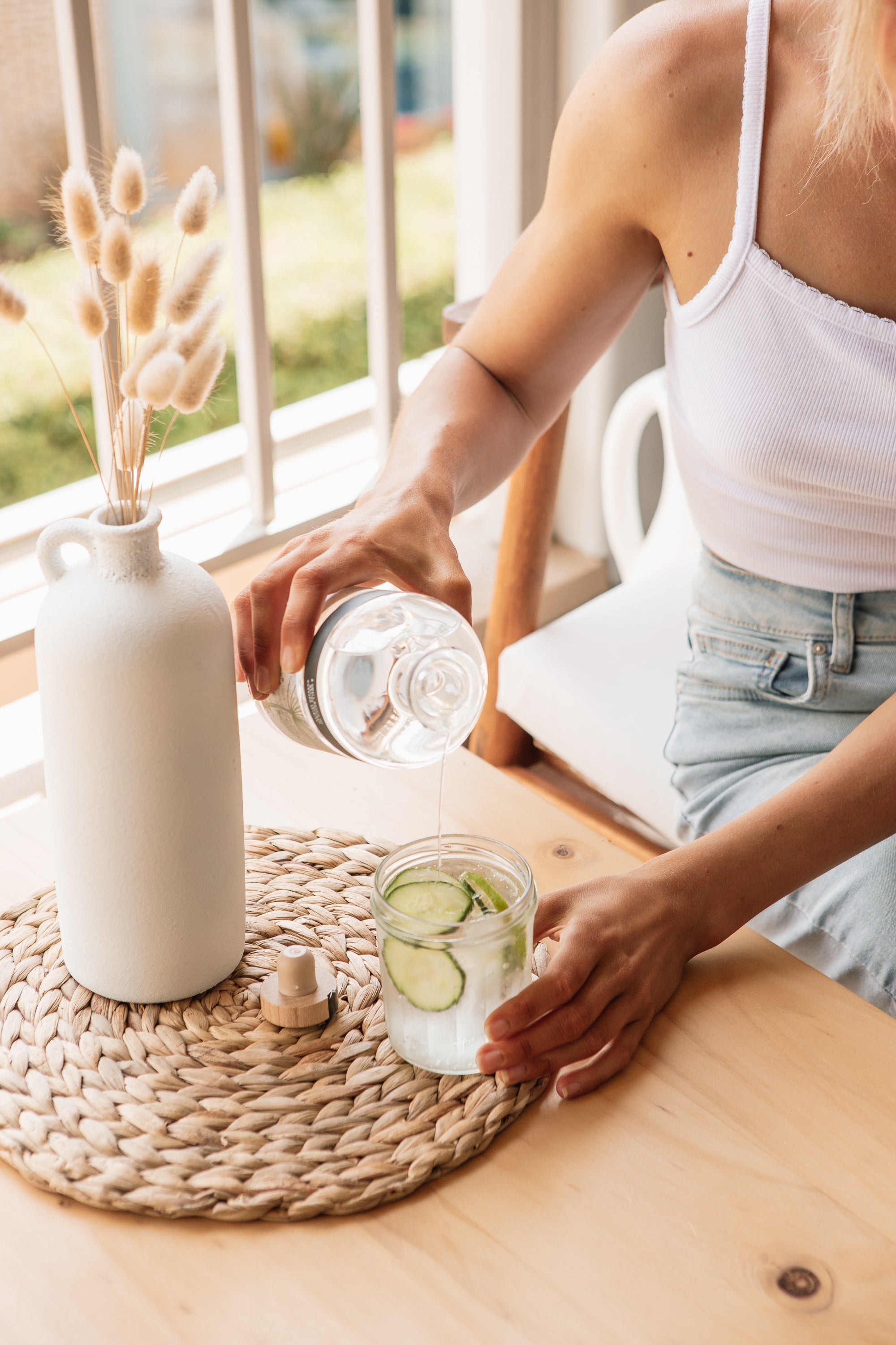 Pourquoi est-il essentiel de commencer sa journée avec un verre d'eau ? -  Elle